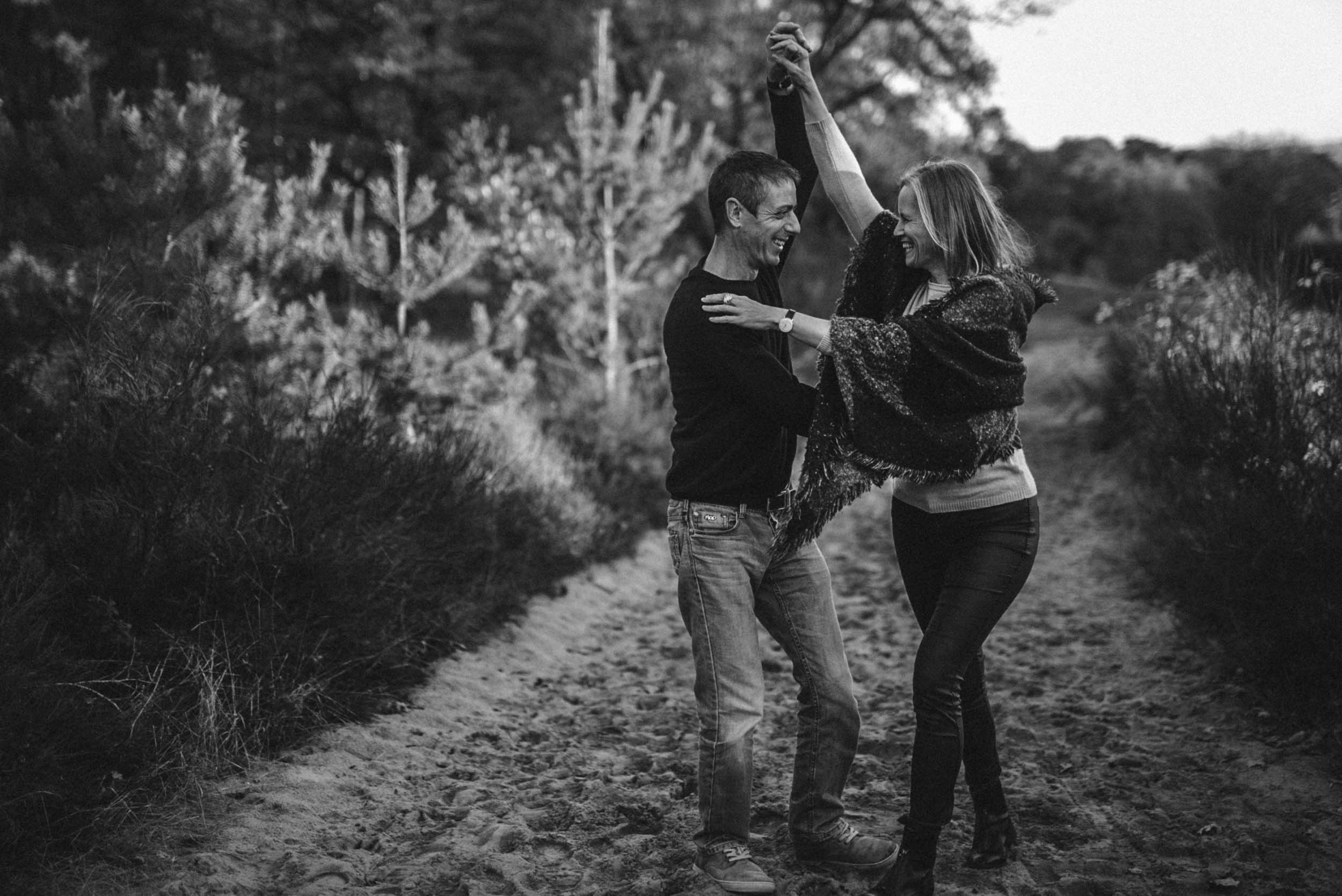 Bild zu Angela & Christoph - Paarshooting in der Wahner Heide