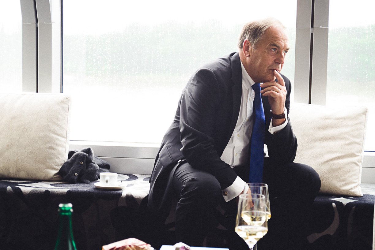 Bild zu Hochzeit in der Kreuzbergkirche - Getting Ready im Kameha Grand Bonn