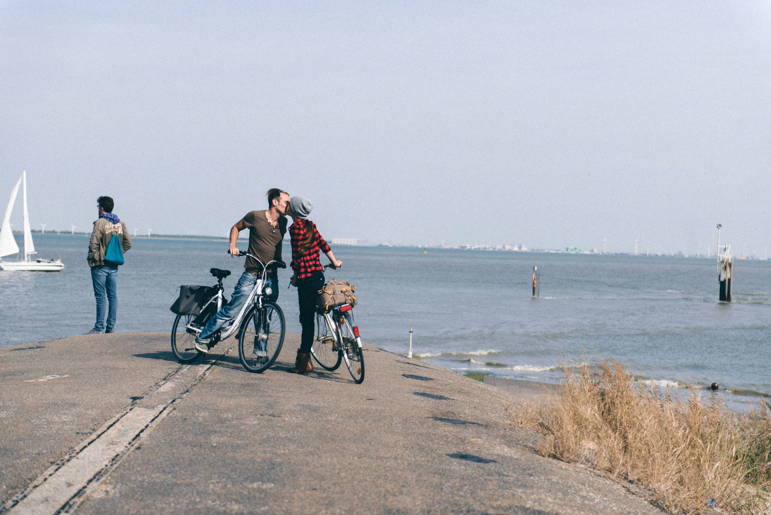 Bild zu Paarshooting am Strand in Breskens - Teil 2 mit Caro & Henning