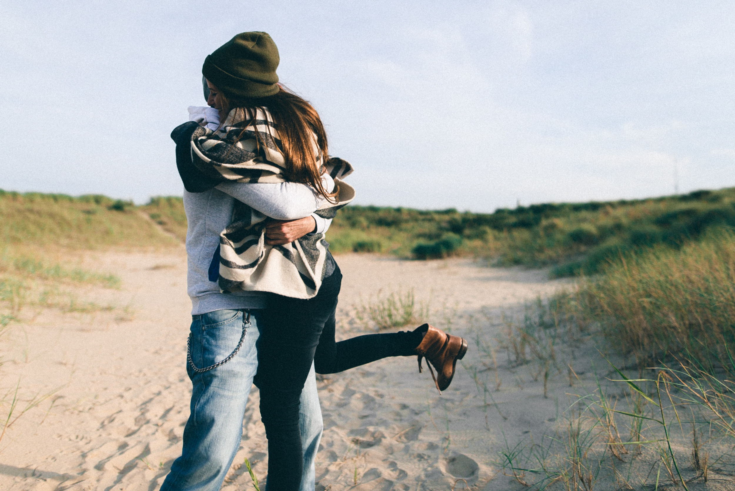 Bild zu Paarshooting am Strand in Breskens - Teil 2 mit Caro & Henning