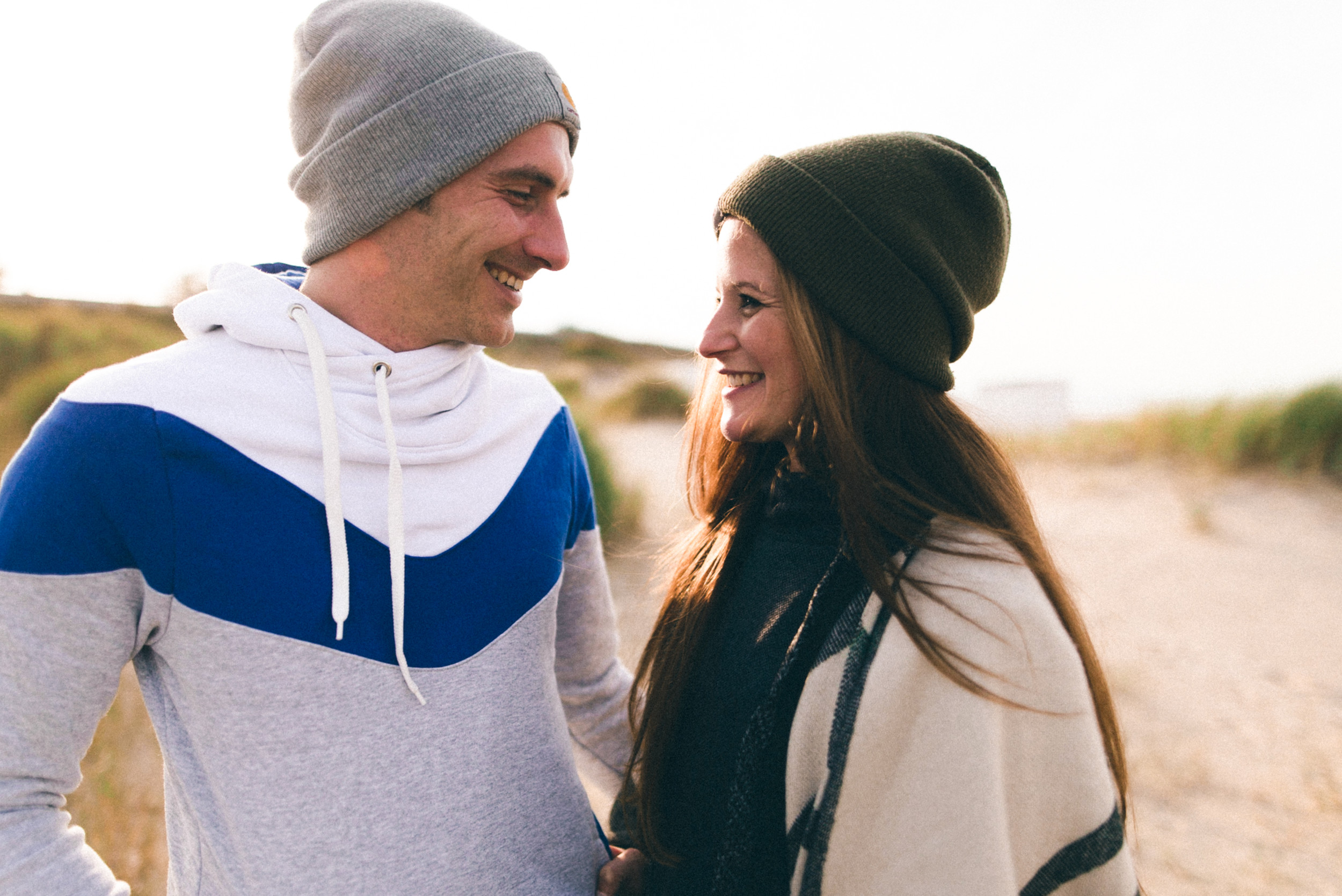 Bild zu Paarshooting am Strand in Breskens - Teil 2 mit Caro & Henning