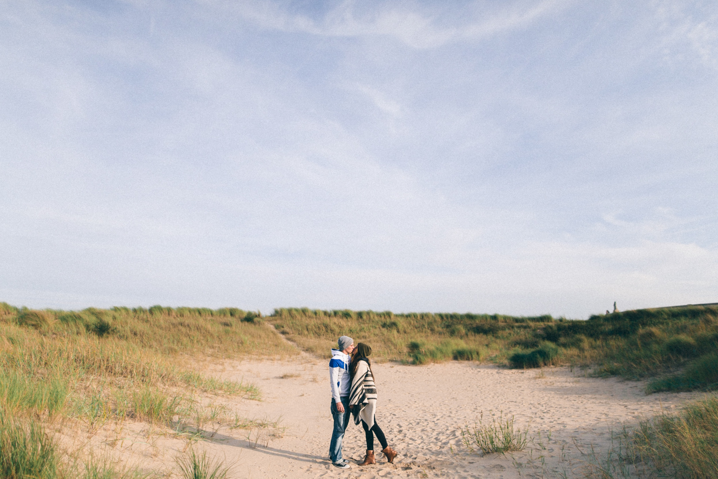 Bild zu Paarshooting am Strand in Breskens - Teil 2 mit Caro & Henning
