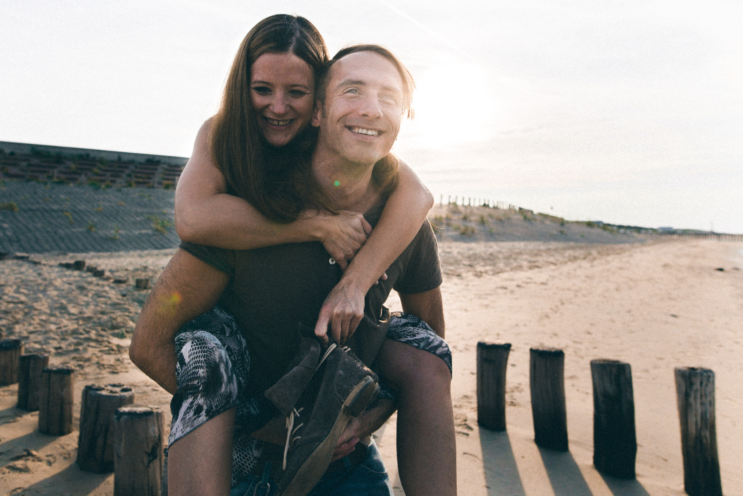 Bild zu Paarshooting am Strand in Breskens - Teil 2 mit Caro & Henning