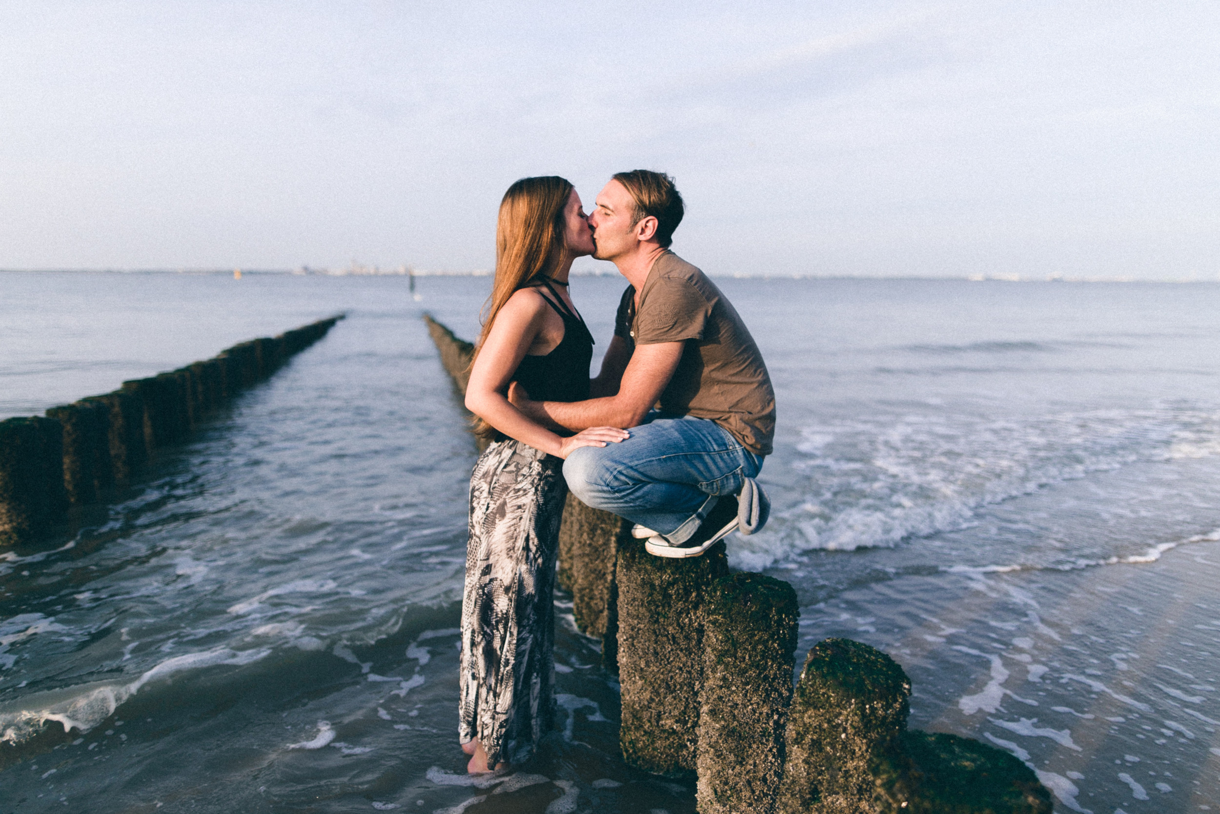 Bild zu Paarshooting am Strand in Breskens - Teil 2 mit Caro & Henning