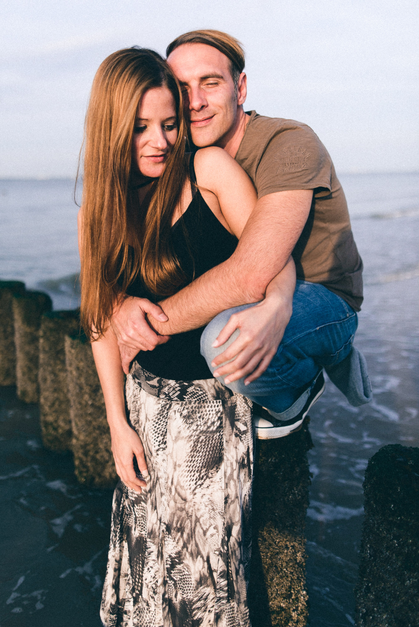 Bild zu Paarshooting am Strand in Breskens - Teil 2 mit Caro & Henning