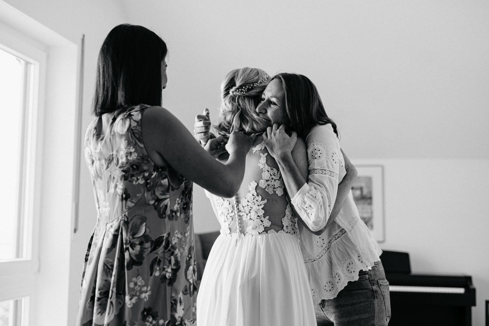 Brautvorbereitungen mit der Familie in Bonn